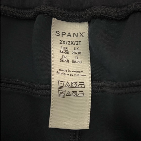 SPANX AirEssentials Timeless Navy
Wide Leg Pant - Picture 6 of 8